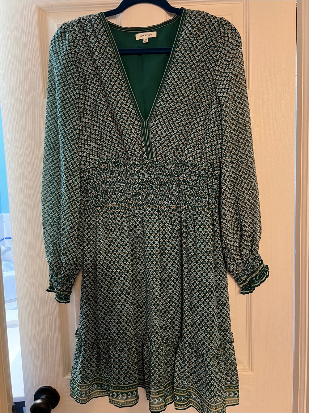 Max Studio Green Printed V-Neck Long Sleeve Dress